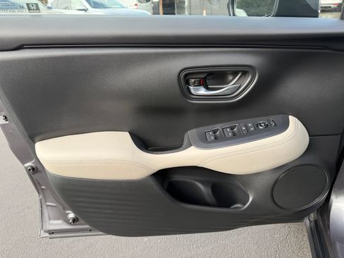 Used 2025 Honda HR-V LX image 12