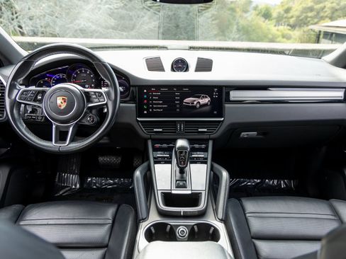 Certified 2023 Porsche Cayenne Platinum Edition w/ Performance Package image 38