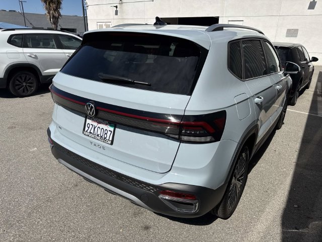 Certified 2026 Volkswagen Taos SE w/ Panoramic Sunroof Package FWD image 5