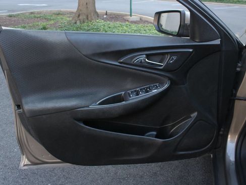 Used 2020 Chevrolet Malibu LT FWD image 14