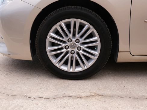 Used 2014 Lexus ES 350 w/ Luxury Package FWD image 16