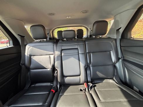 Used 2024 Ford Explorer XLT w/ Equipment Group 202A RWD image 41