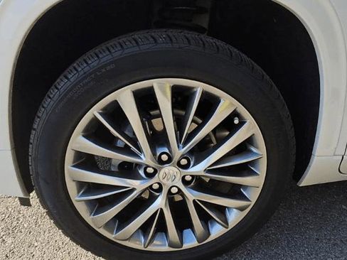 Used 2025 Buick Enclave Avenir w/ Super Cruise Package image 9