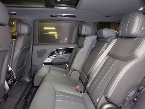 New 2026 Land Rover Range Rover Long Wheelbase SE AWD/4WD image 23