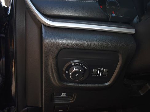 Used 2023 Jeep Grand Cherokee L Limited image 11