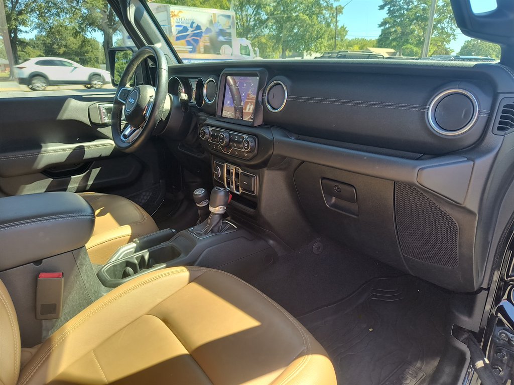 Used 2020 Jeep Wrangler Unlimited Sahara AWD/4WD image 27