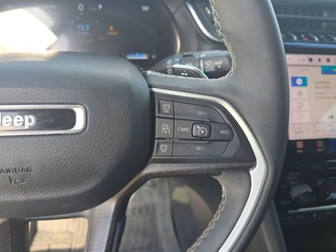 Used 2023 Jeep Grand Cherokee L Limited image 14