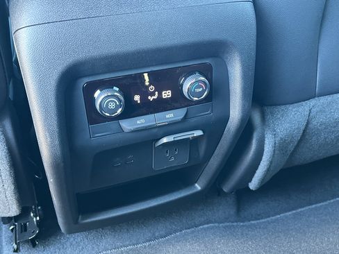 New 2026 Chevrolet Traverse LT w/ Midnight/Sport Edition image 18