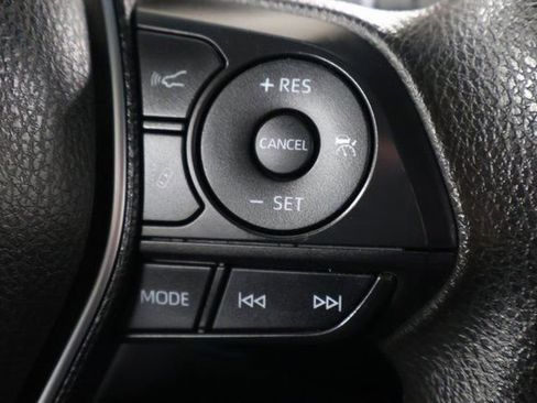 Used 2018 Toyota Camry LE image 19