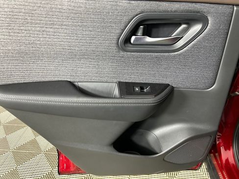 Used 2023 Nissan Rogue SV image 16