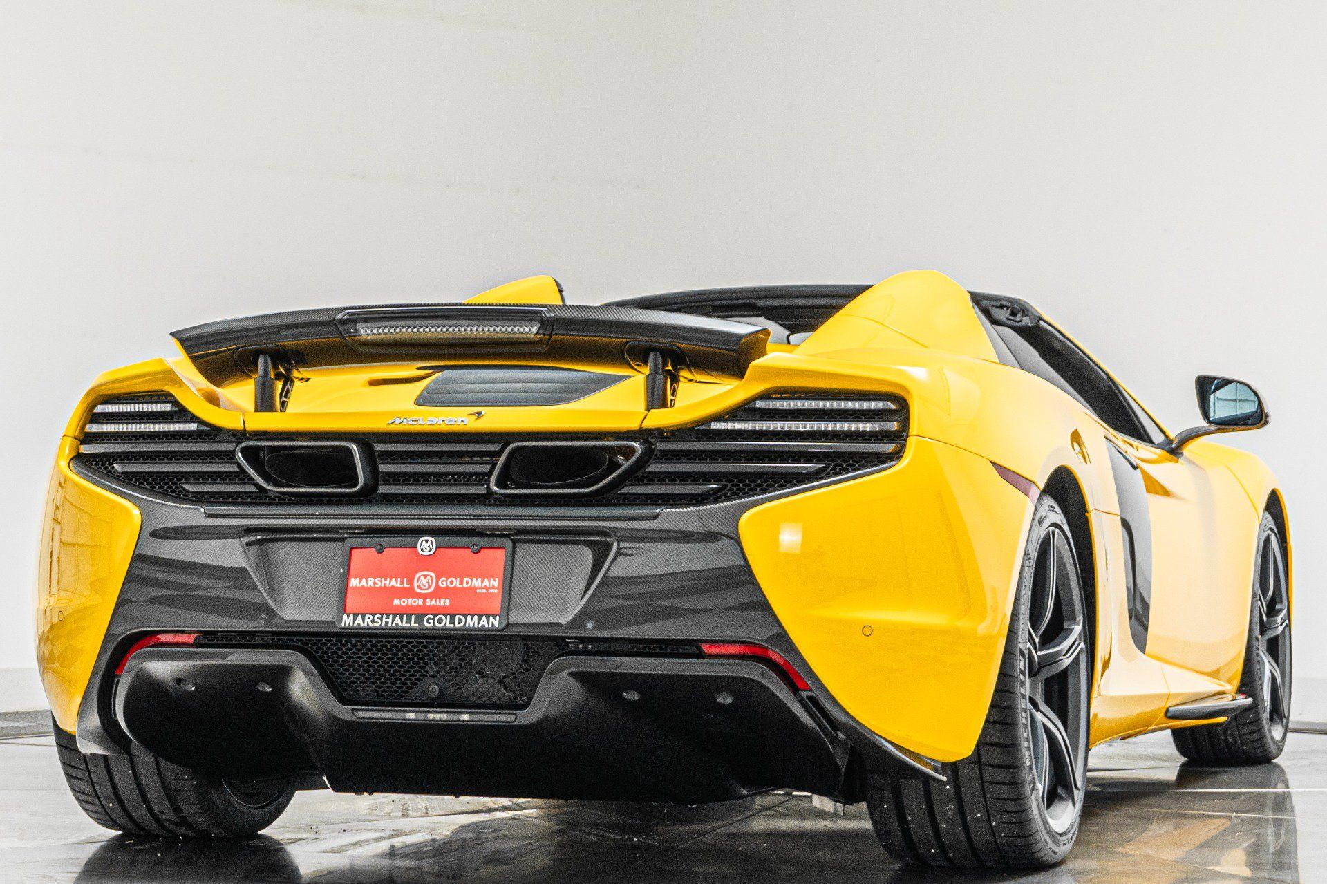 Used 2015 McLaren 650S Spider RWD image 9