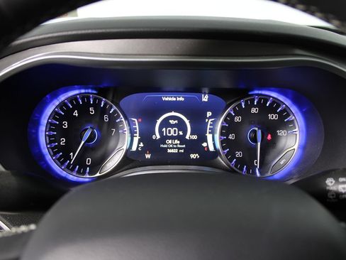 Used 2024 Chrysler Pacifica Touring-L FWD image 14