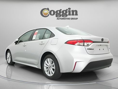 Used 2026 Toyota Corolla LE w/ LE Premium Package FWD image 10
