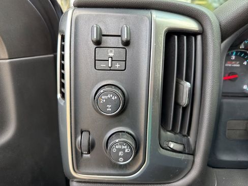 Used 2018 Chevrolet Silverado 1500 LT w/ All Star Edition image 33