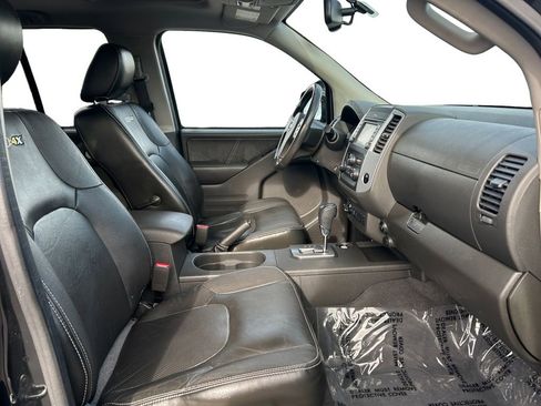 Used 2021 Nissan Frontier PRO-4X w/ Pro-4x Utility Package image 16
