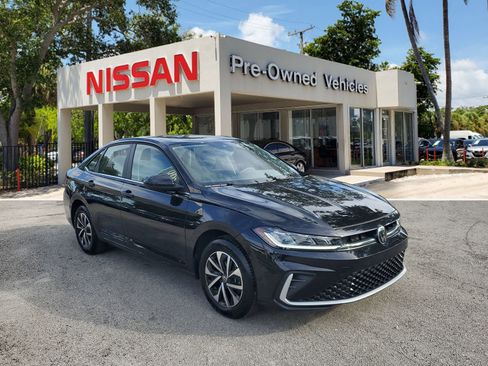 Used 2025 Volkswagen Jetta S image 3