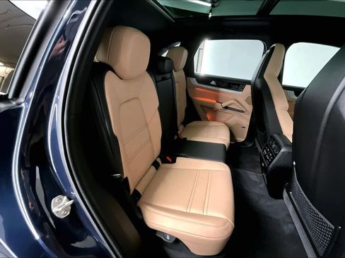 Used 2024 Porsche Cayenne image 19