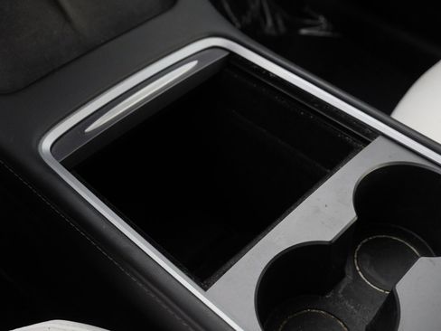 Used 2022 Tesla Model Y Performance image 12