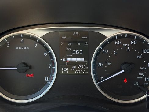Certified 2025 Nissan Kicks Play S FWD image 31