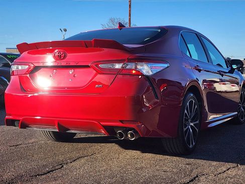 Used 2020 Toyota Camry SE image 4