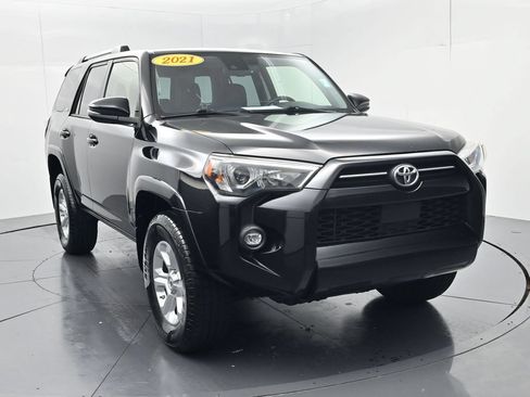 Used 2021 Toyota 4Runner SR5 Premium w/ Moonroof Package AWD/4WD image 2
