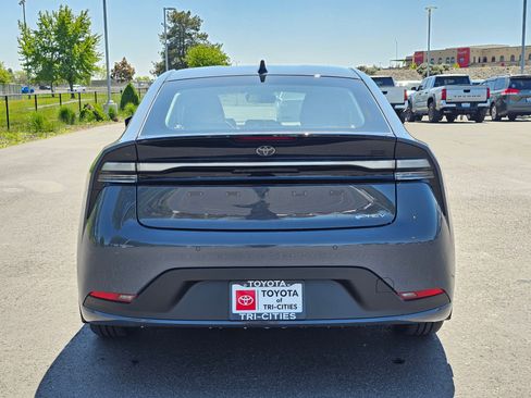 New 2026 Toyota Prius Plug-In Hybrid FWD image 4
