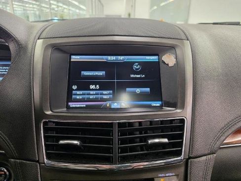 Used 2015 Lincoln MKT AWD image 16