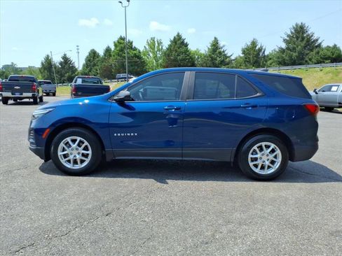 Used 2022 Chevrolet Equinox LS w/ LPO, Floor Liner Package FWD image 6