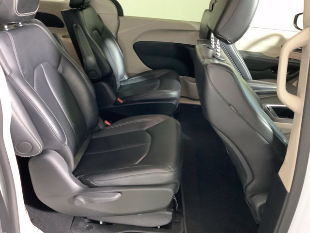 Used 2024 Chrysler Pacifica Limited FWD image 31