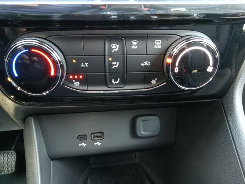 Used 2025 Buick Encore GX Sport Touring w/ Advanced Technology Package AWD/4WD image 17