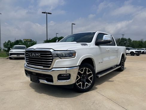 Used 2025 RAM 1500 Laramie AWD/4WD image 2