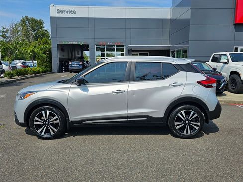 Used 2020 Nissan Kicks SR image 8
