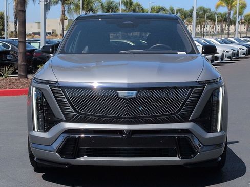 Used 2026 Cadillac Vistiq Platinum AWD/4WD image 3