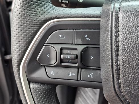 Used 2025 Toyota Tacoma Limited AWD/4WD image 22