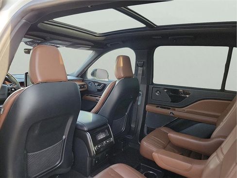Used 2022 Lincoln Aviator Reserve image 12