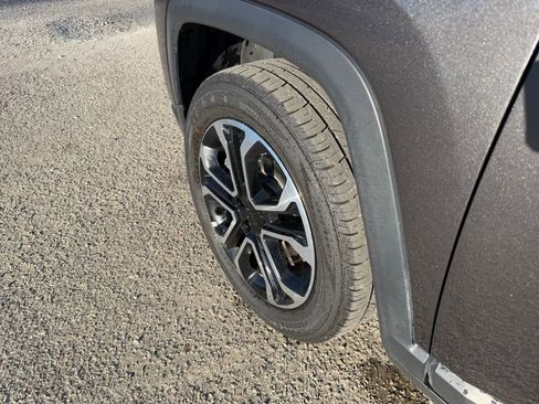 Used 2024 Jeep Compass Limited image 10