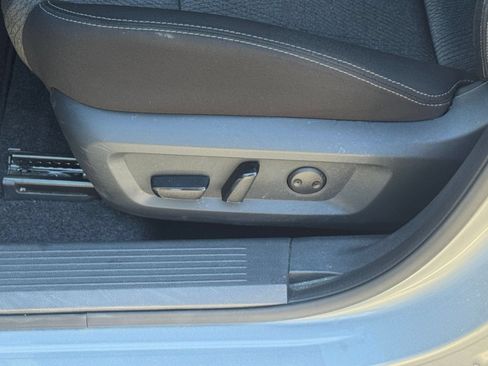 Used 2025 Nissan Rogue SV FWD image 18