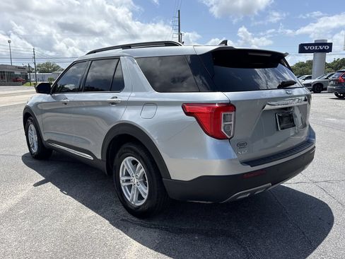 Used 2024 Ford Explorer XLT w/ Equipment Group 202A RWD image 3