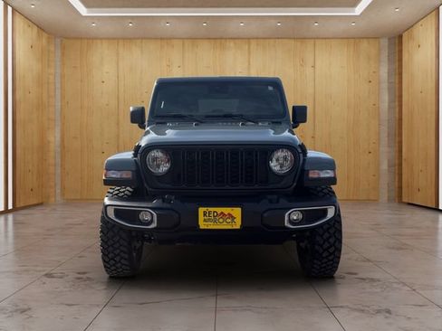 Used 2025 Jeep Gladiator Sport AWD/4WD image 2