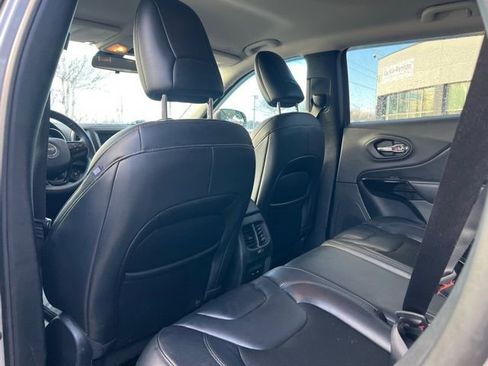 Used 2020 Jeep Cherokee Latitude Plus AWD/4WD image 13