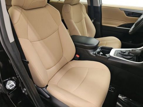 Used 2021 Toyota RAV4 LE image 36