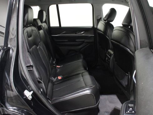 Used 2023 Jeep Grand Cherokee Limited w/ Black Appearance Package AWD/4WD image 25