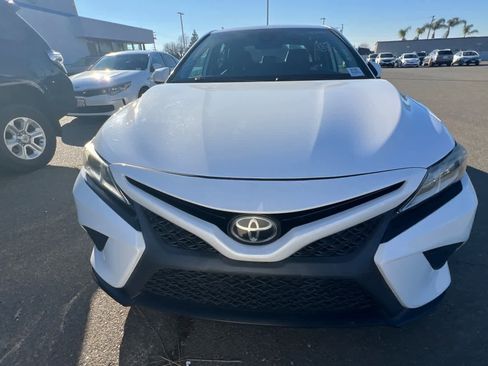 Used 2019 Toyota Camry SE w/ Carpet Mat Package image 6