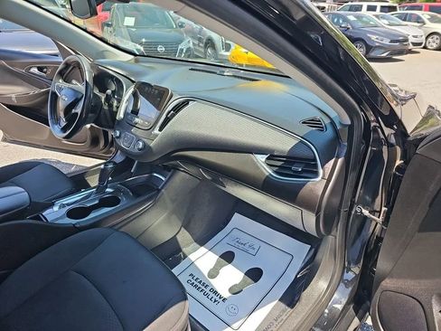 Used 2016 Chevrolet Malibu LT FWD image 16