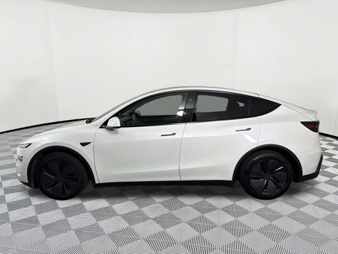 Used 2026 Tesla Model Y 2WD image 2
