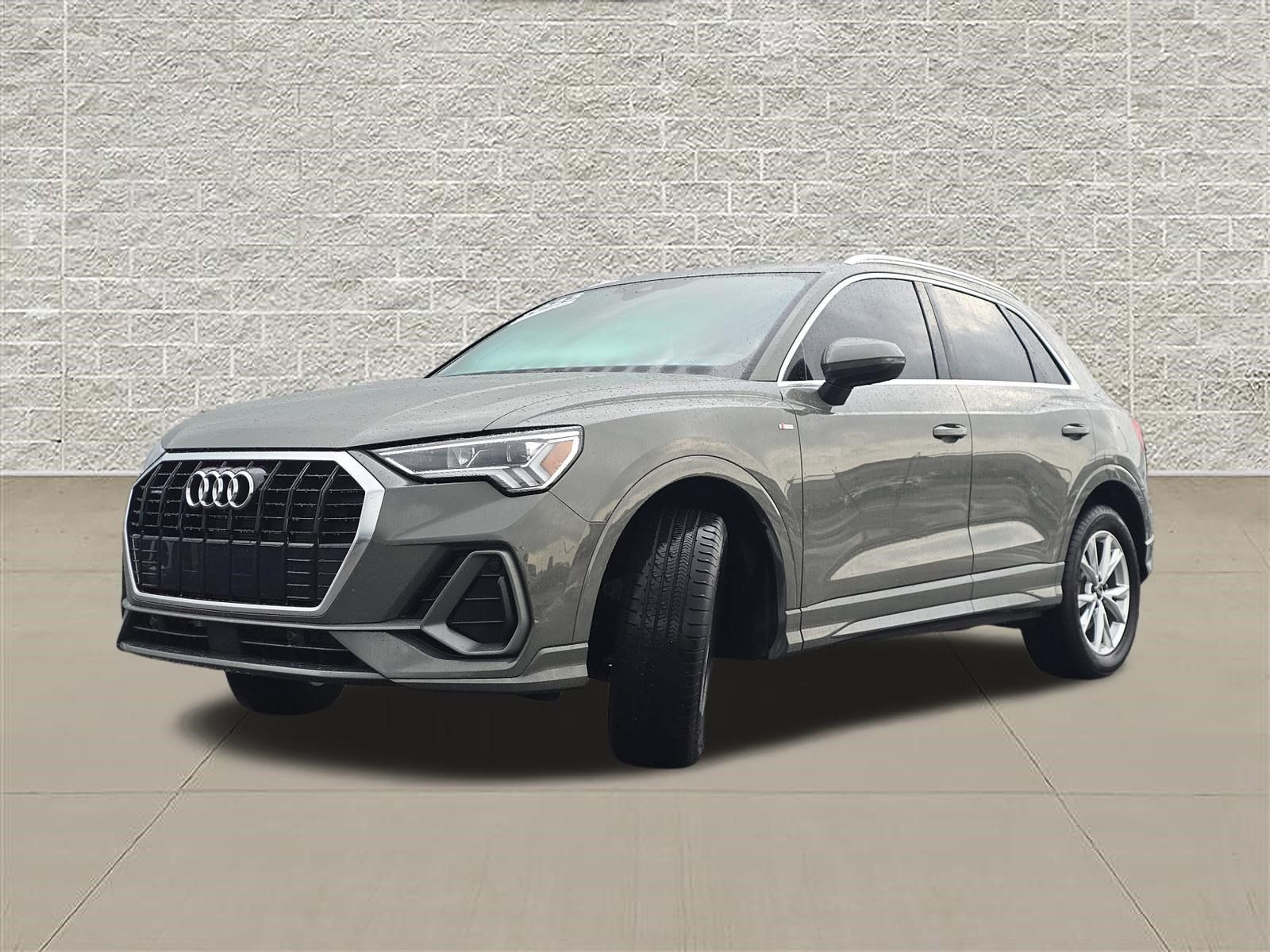Certified 2023 Audi Q3 2.0T Premium w/ Convenience Package AWD/4WD image 3