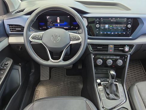 Used 2023 Volkswagen Taos SE w/ Panoramic Sunroof Package FWD image 13