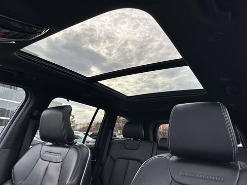 Used 2022 Jeep Grand Cherokee Overland w/ Adv Protech Group III image 16