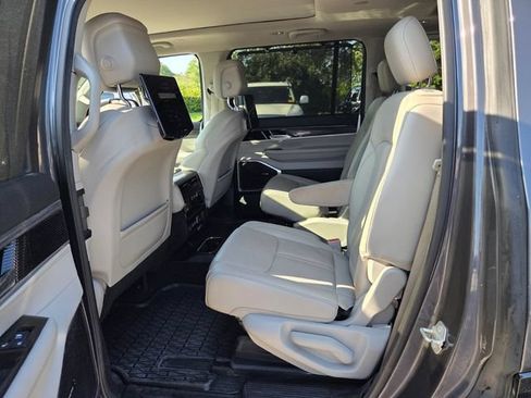 Used 2022 Jeep Wagoneer Series II w/ Convenience Group I AWD/4WD image 13