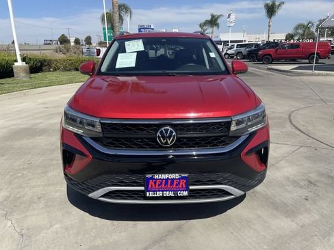 Used 2022 Volkswagen Taos SE FWD image 3